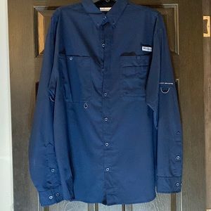 Men’s large - PFG Columbia long sleeved, vented shirt beautiful rich navy.